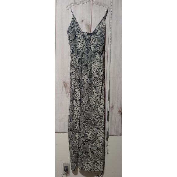 PrettyLittleThing Romper Womens US 8 Gray Snake Print Sleeveless‎ New - Picture 1 of 9